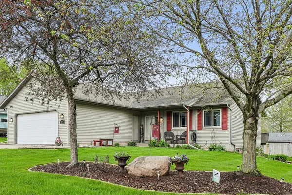 $369,900 | 428 West Seward Street, Poynette, WI 53955