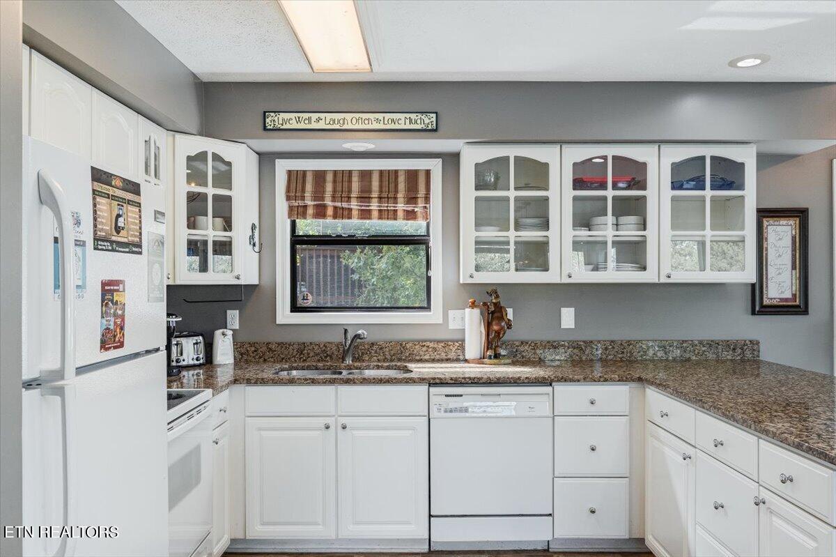 425 Stone Ridge Way Pigeon Forge, TN 37863 - Photo 12 of 46 12-Kitchen 1