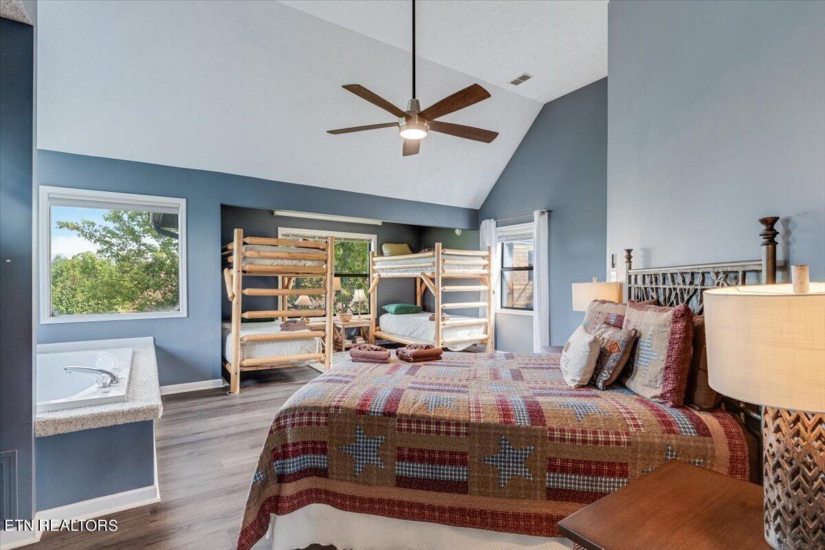425 Stone Ridge Way Pigeon Forge, TN 37863 - Photo 21 of 46 21-Master Bedroom