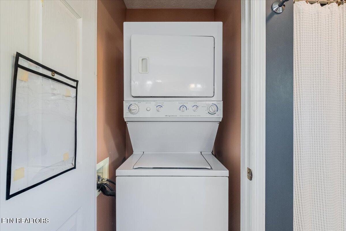 425 Stone Ridge Way Pigeon Forge, TN 37863 - Photo 23 of 46 23-Laundry