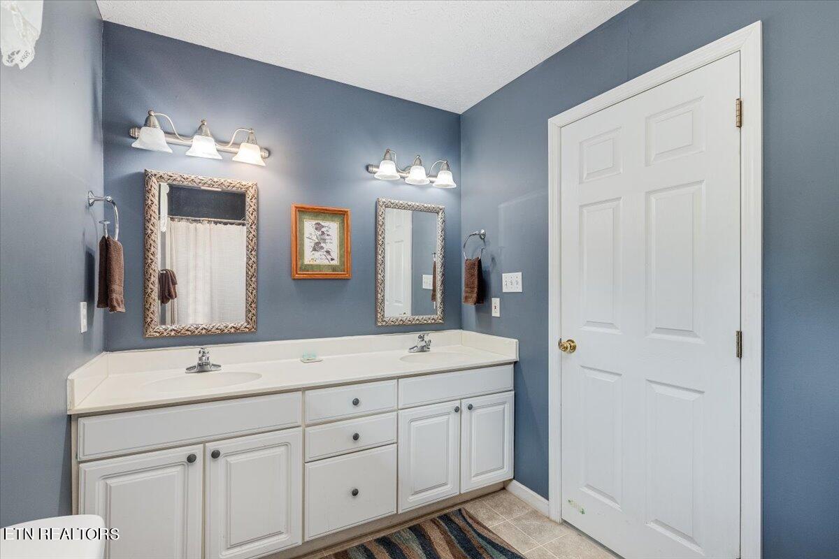 425 Stone Ridge Way Pigeon Forge, TN 37863 - Photo 25 of 46 25-Master Bath