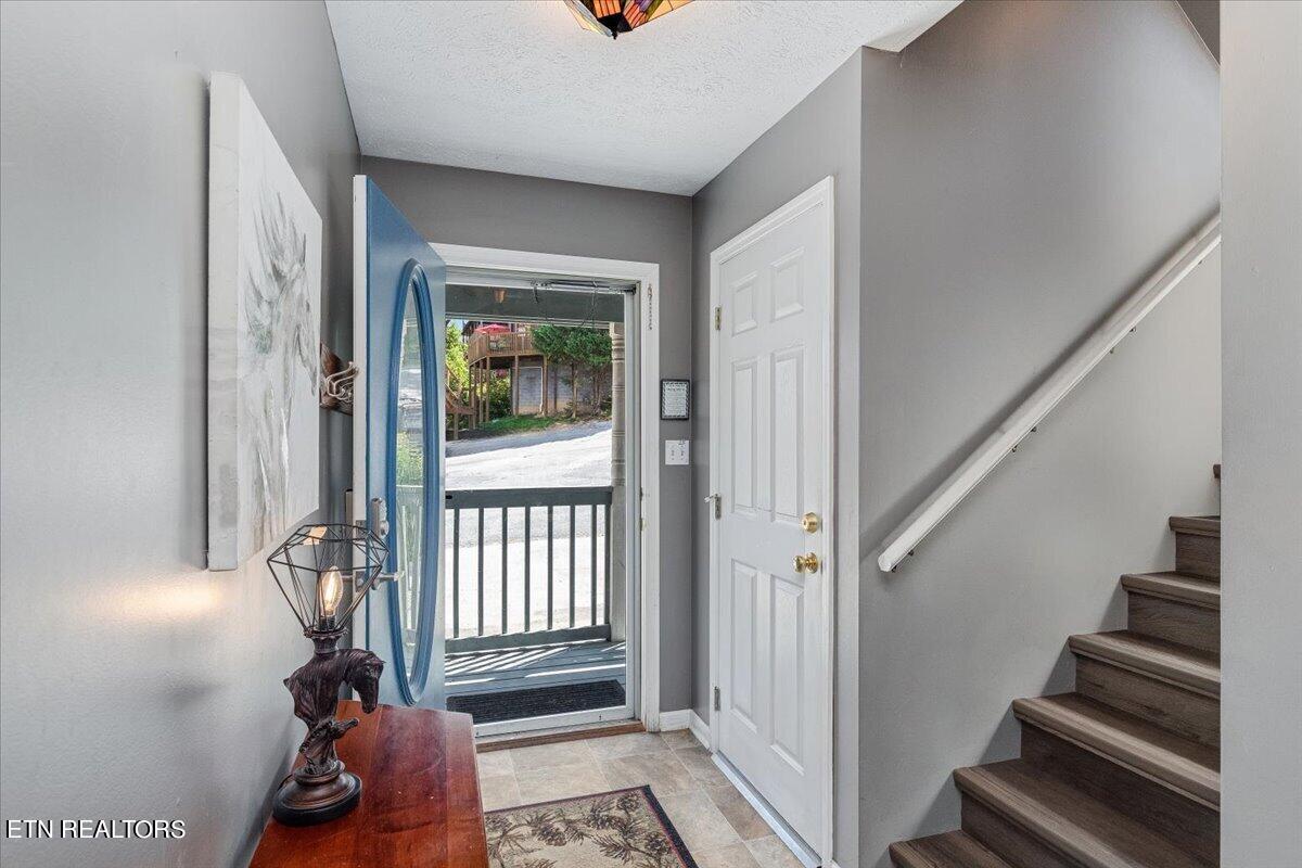 425 Stone Ridge Way Pigeon Forge, TN 37863 - Photo 3 of 46 03-Entryway
