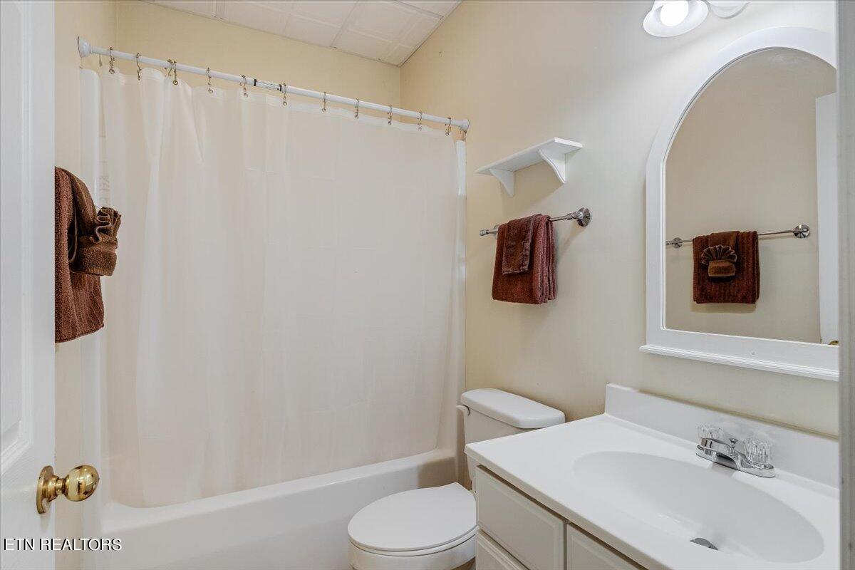 425 Stone Ridge Way Pigeon Forge, TN 37863 - Photo 32 of 46 32-Bathroom 2