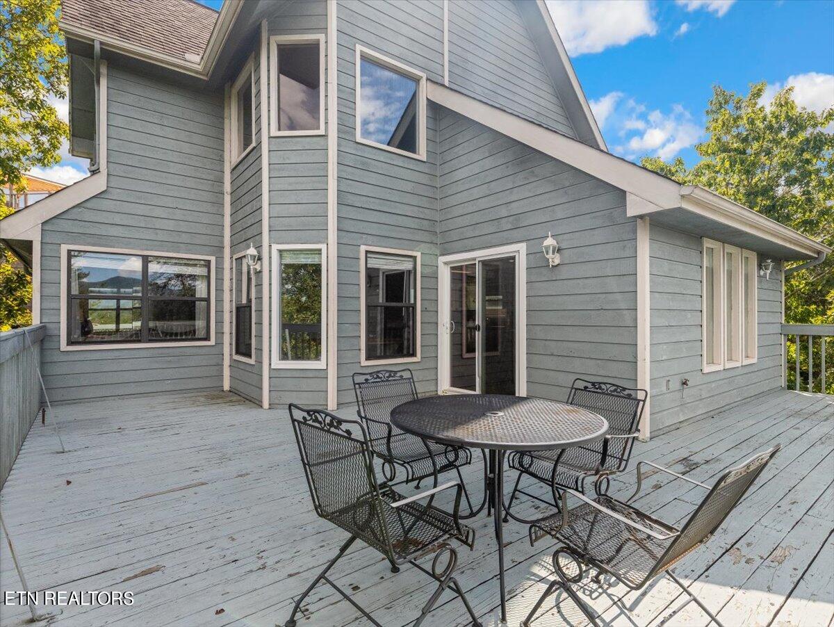 425 Stone Ridge Way Pigeon Forge, TN 37863 - Photo 37 of 46 37-Upper Deck