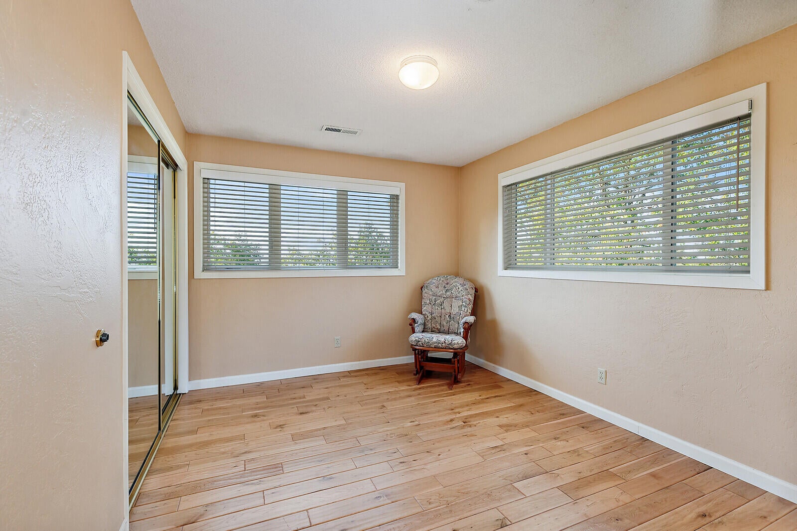 1477 Worthington Road Eagle Point, OR 97524 - Photo 26 of 65 27-Guest Bdrm