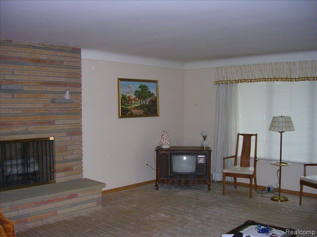 11101 12 Mile Road Warren, MI 48093 - Photo 12 of 15 12 mile 005
