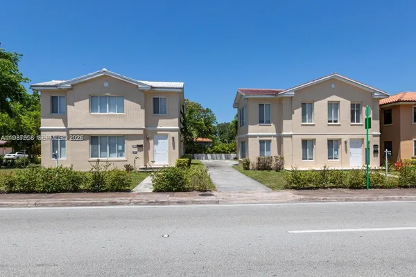 $3,600 | 2882 South Le Jeune Road, Unit 2882, Coral Gables, FL 33134