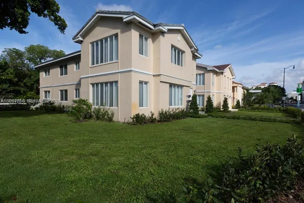 $3,600 | 2882 South Le Jeune Road, Unit 2882, Coral Gables, FL 33134