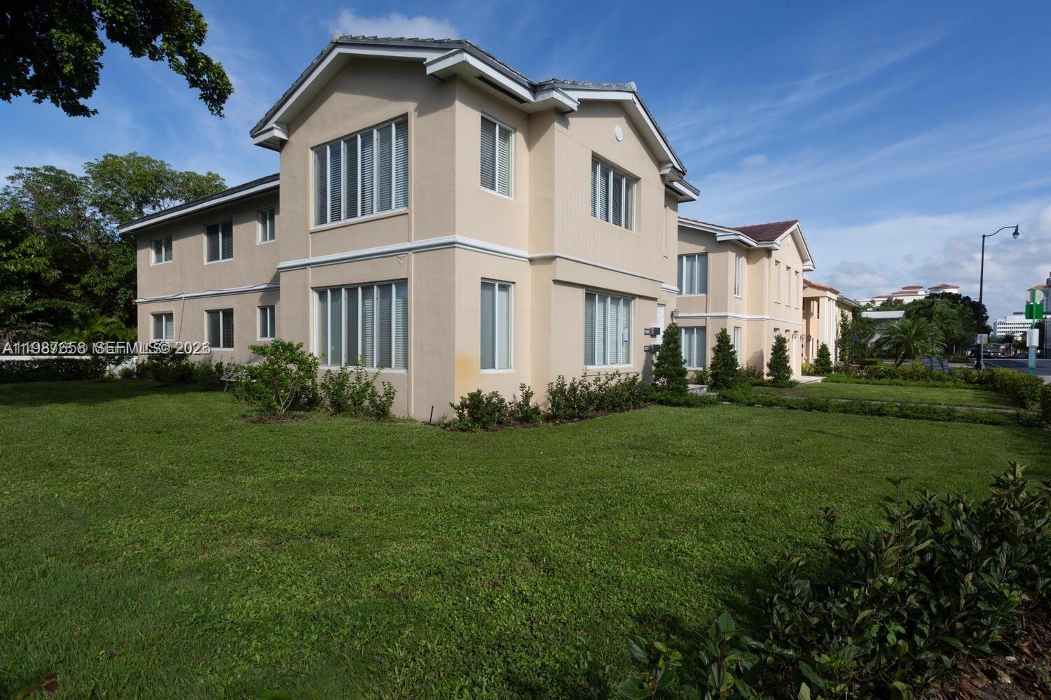2882 South Le Jeune Road, Unit 2882 Coral Gables, FL 33134 - Photo 14 of 18 Green area