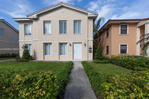 $3,600 | 2882 South Le Jeune Road, Unit 2882, Coral Gables, FL 33134