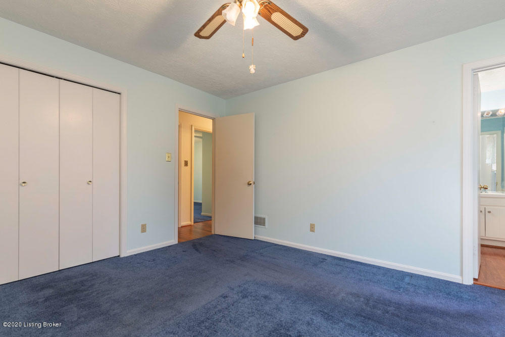 9206 Collingwood Road Jeffersontown, KY 40299 - Photo 34 of 54 Primary Bedoom