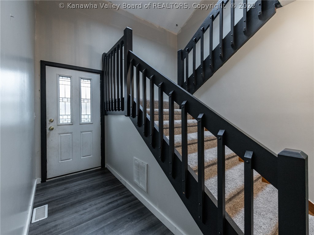 282 Bluelick Road Winfield, WV 25213 - Photo 3 of 24 Gallery Image 3