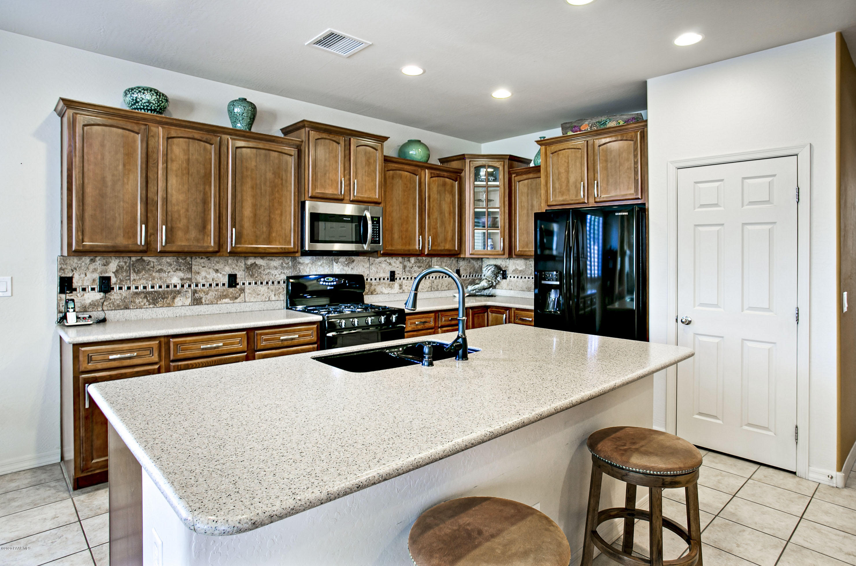 1144 Rigo Ranch Road, Unit 6 Prescott Valley, AZ 86314 - Photo 11 of 25 011_Kitchen (1)