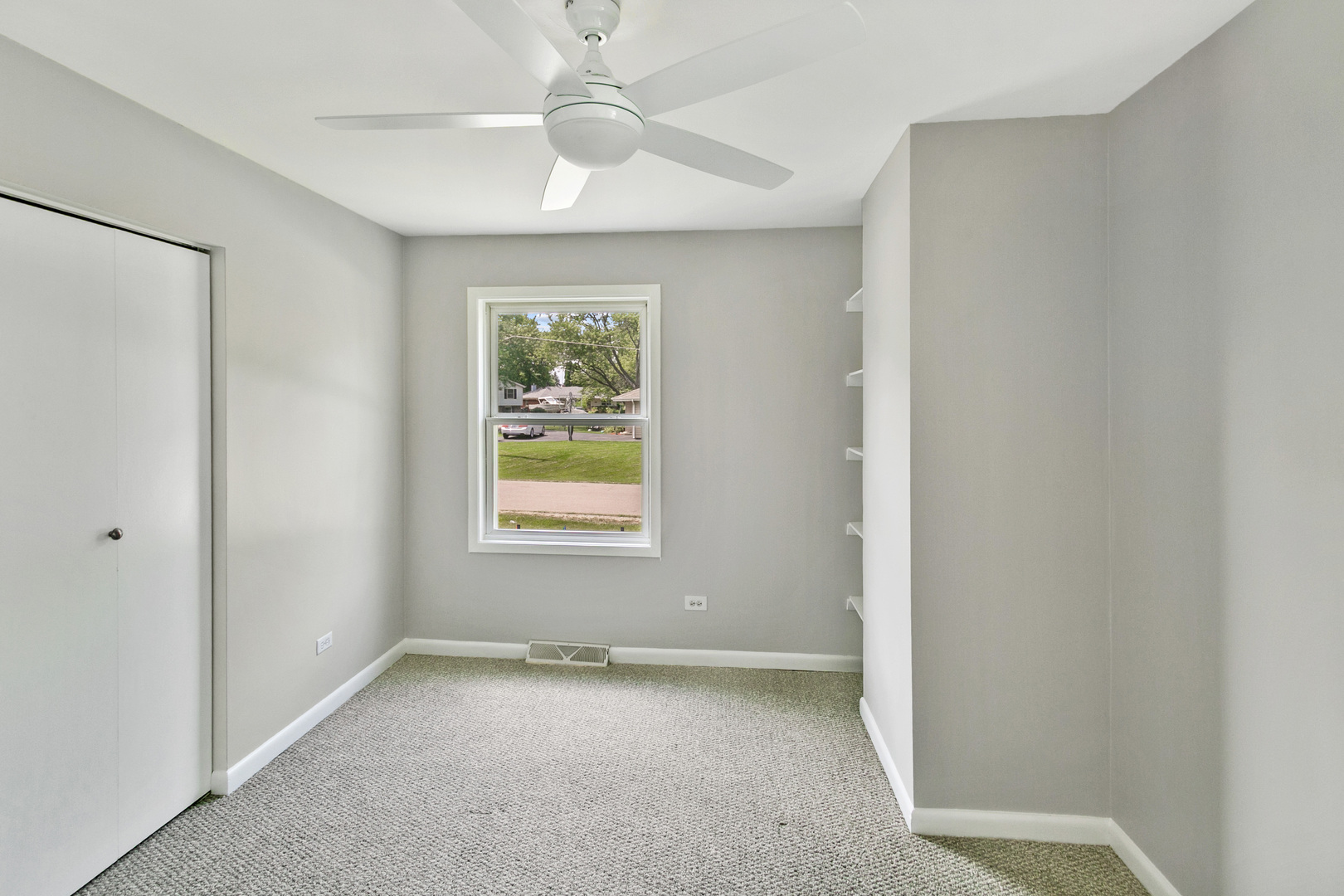 219 Countryside Lane Lindenhurst, IL 60046 - Photo 13 of 25