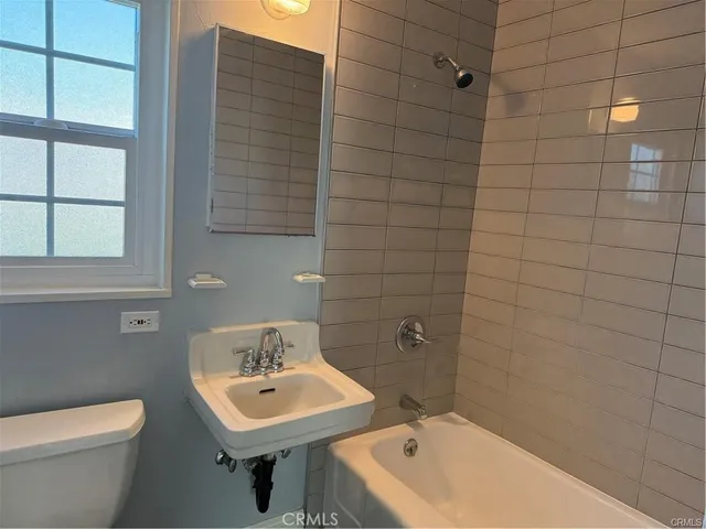 $2,600 | 50 South Vinedo Avenue, Unit D, Pasadena, CA 91107