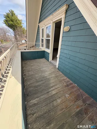 $2,150 | 689 Maplewood Avenue, Bridgeport, CT 06605