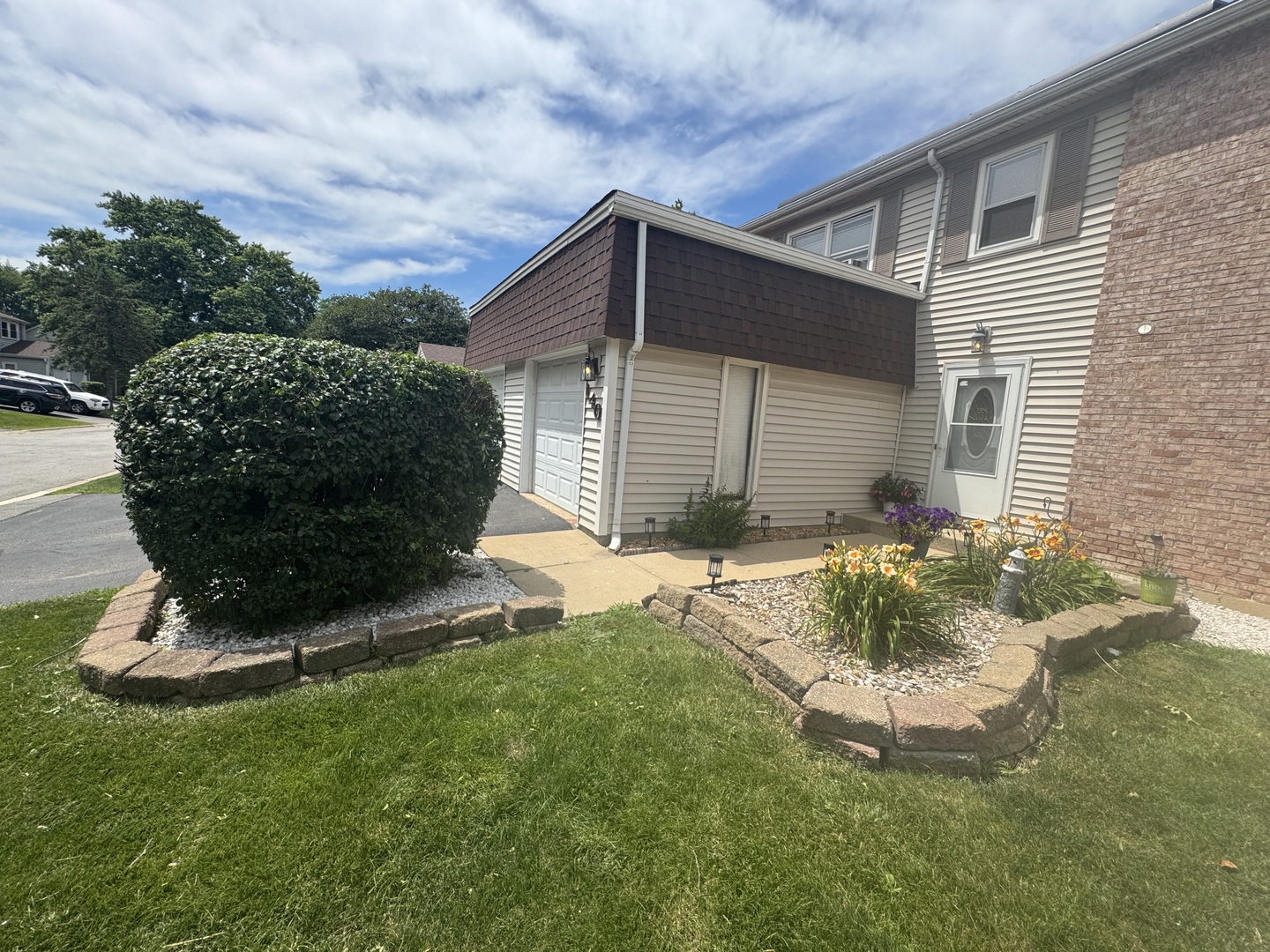 140 Julie Road Bolingbrook, IL 60440 - Photo 3 of 31