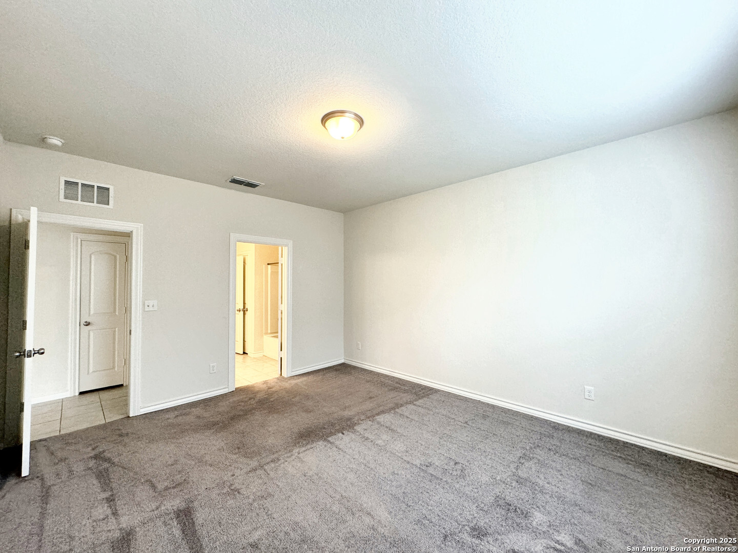 2858 Ridge Berry Road New Braunfels, TX 78130 - Photo 11 of 19 an empty room with a window