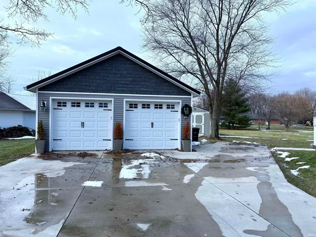 $269,900 | 3305 North Benton Road, Muncie, IN 47304