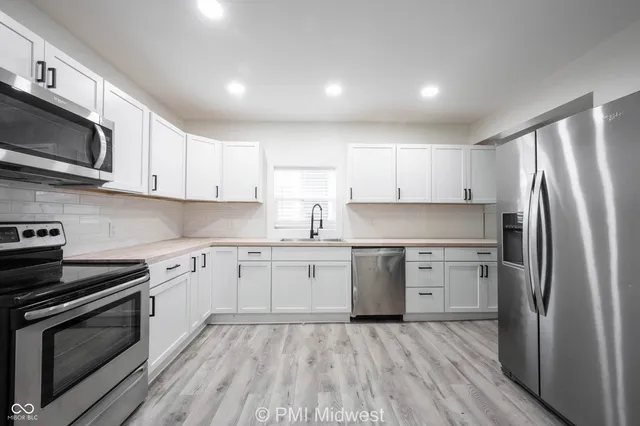 $1,375 | 428 North Bradley Avenue, Indianapolis, IN 46201