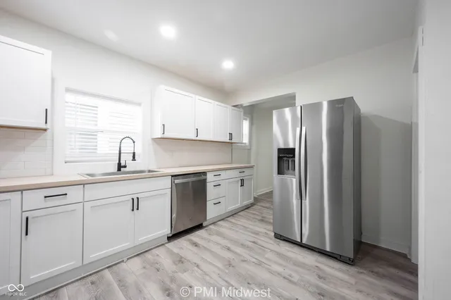 $1,375 | 428 North Bradley Avenue, Indianapolis, IN 46201