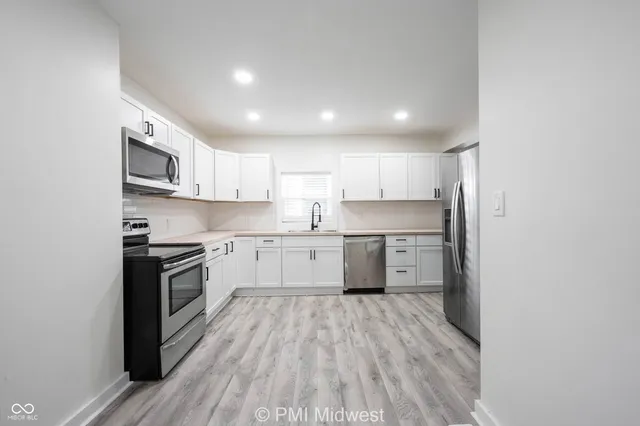 $1,375 | 428 North Bradley Avenue, Indianapolis, IN 46201