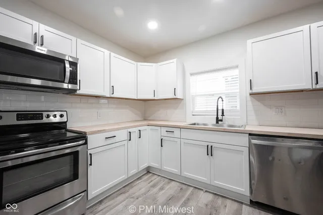 $1,375 | 428 North Bradley Avenue, Indianapolis, IN 46201