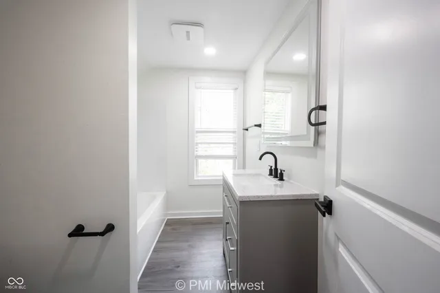 $1,375 | 428 North Bradley Avenue, Indianapolis, IN 46201