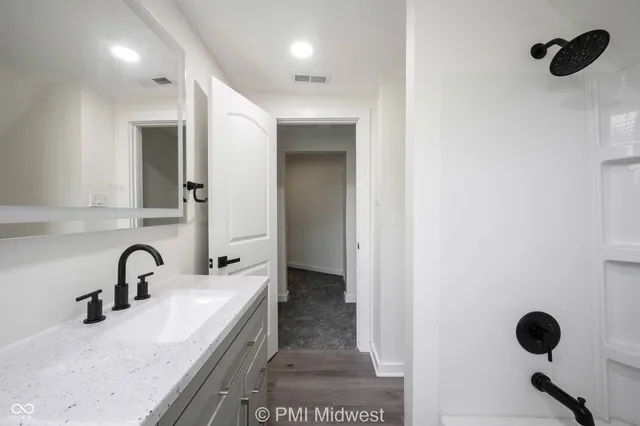 $1,375 | 428 North Bradley Avenue, Indianapolis, IN 46201