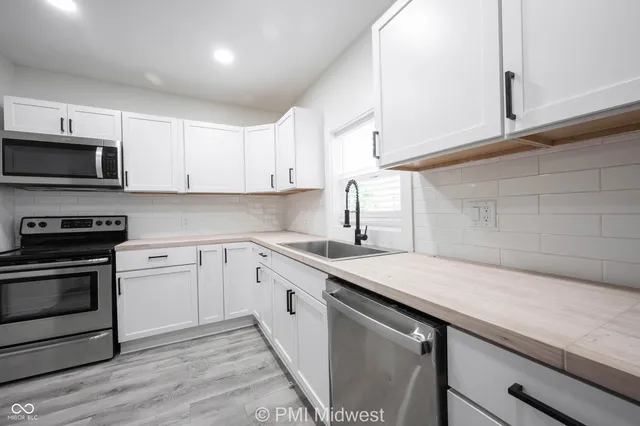 $1,375 | 428 North Bradley Avenue, Indianapolis, IN 46201