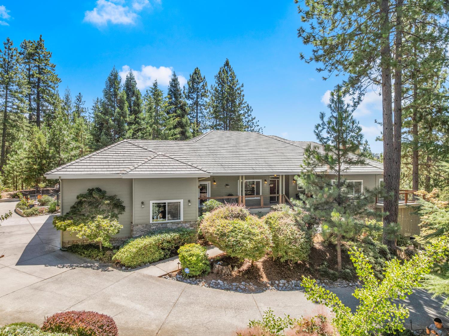 943 Eden Valley Road Colfax, CA 95713 - Photo 7 of 82 a front view of a house with garden