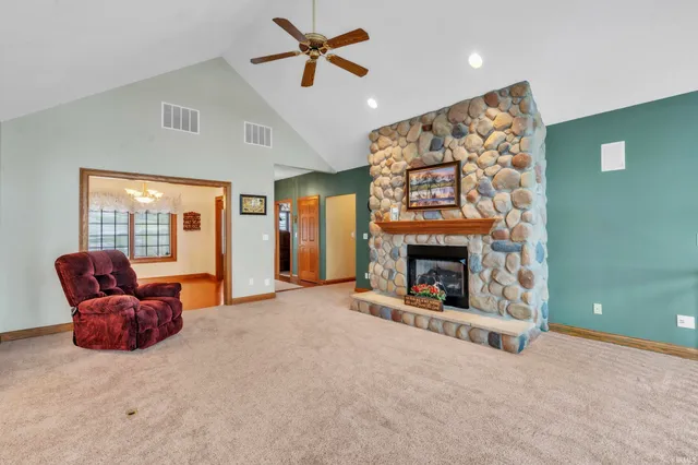 $684,900 | 1425 Lakeside Drive, Kendallville, IN 46755