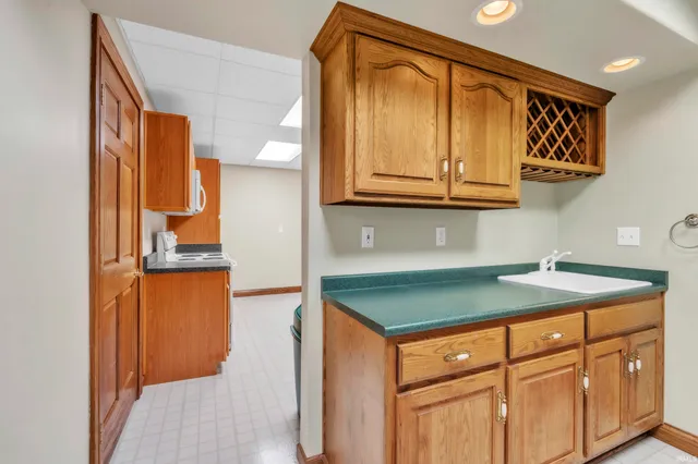 $684,900 | 1425 Lakeside Drive, Kendallville, IN 46755