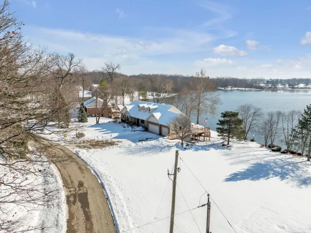 $684,900 | 1425 Lakeside Drive, Kendallville, IN 46755