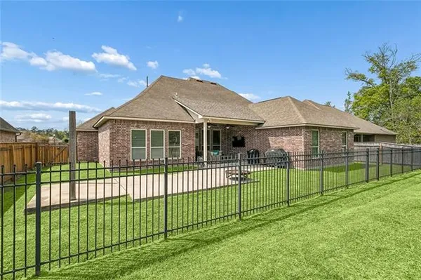 $450,000 | 183 Raiford Oaks Boulevard, Madisonville, LA 70447
