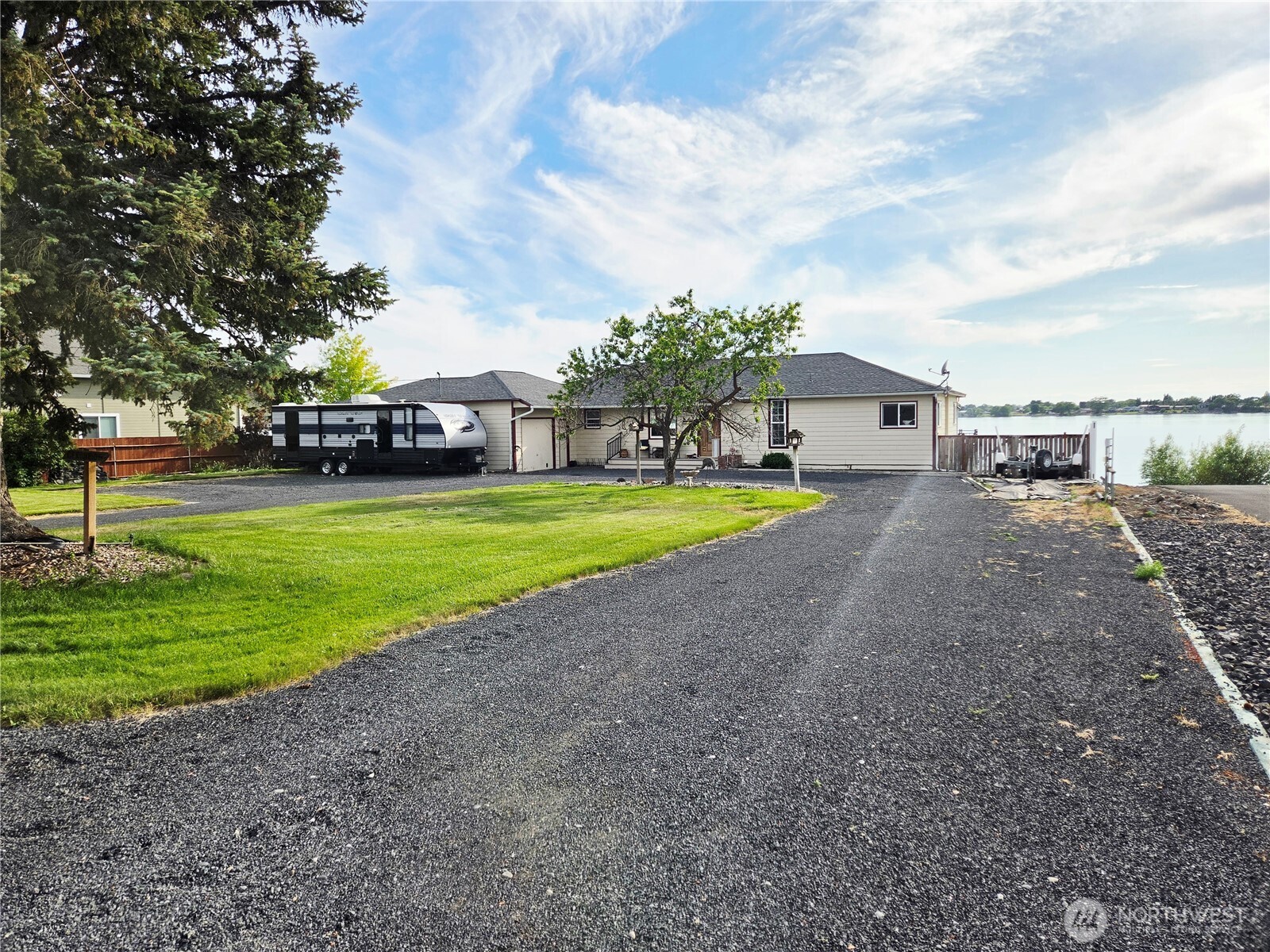 2360 Elgin Road Northeast Moses Lake, WA 98837 - Photo 3 of 40