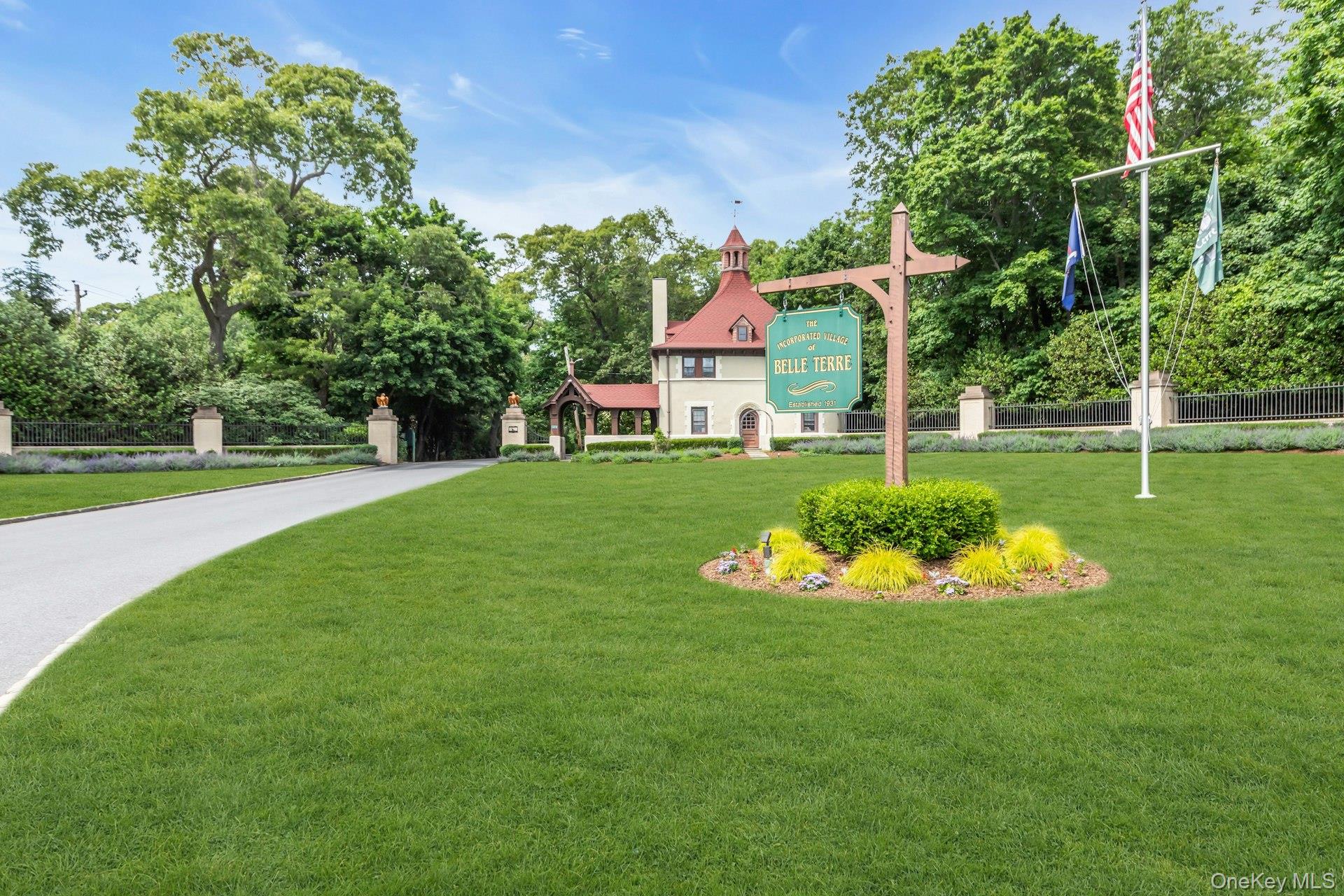 98 Cliff Road Port Jefferson, NY 11777 - Photo 44 of 47 Belle Terre Entrance