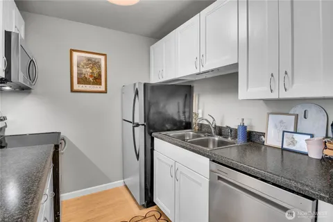 $349,000 | 612 Prospect Street, Unit 204, Seattle, WA 98109