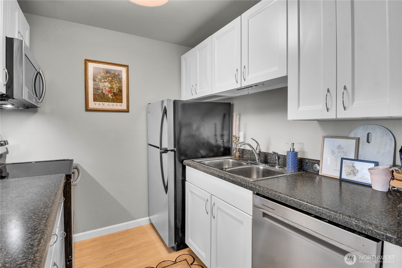 612 Prospect Street, Unit 204 Seattle, WA 98109 - Photo 9 of 18