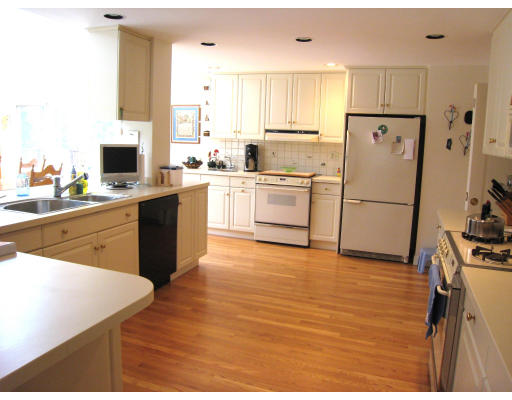 122 Lowell Road Wellesley, MA 02481 - Photo 3 of 7