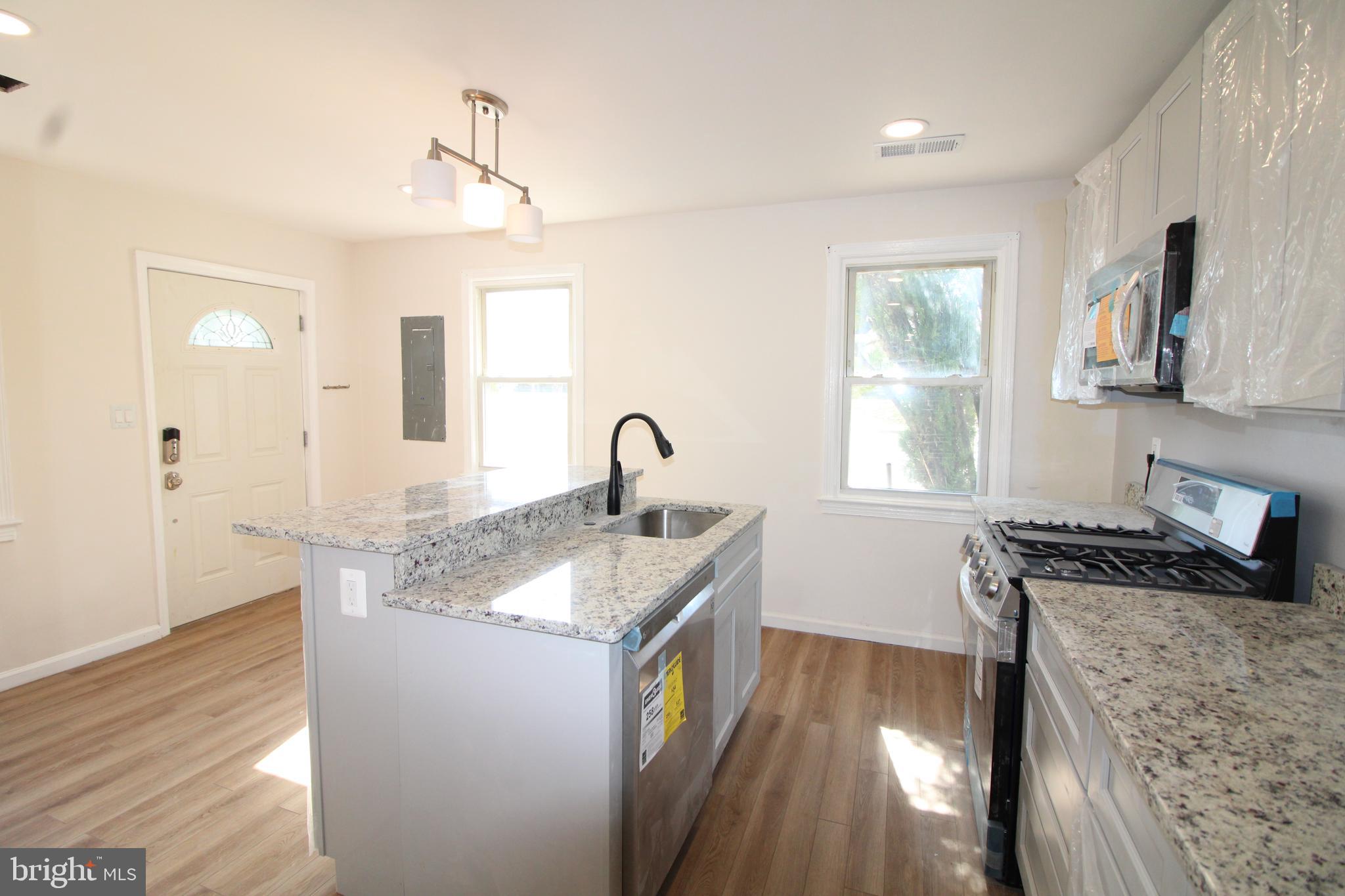 24 East Reed Avenue Alexandria, VA 22305 - Photo 2 of 23