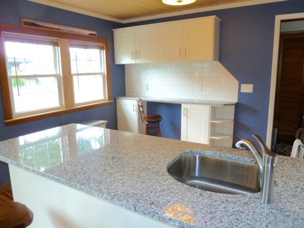 16 Rosella Street Springfield, MA 01118 - Photo 8 of 27 Gallery Image 8