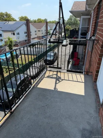 a picture of floor with white walls