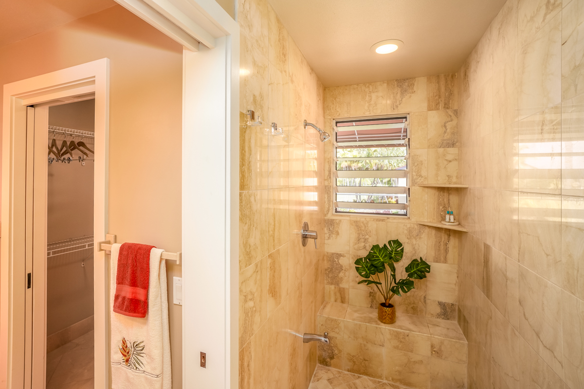 78-6834 Ali‘i Drive, Unit 22B 201 & 202 Kailua-Kona, HI 96740 - Photo 12 of 24 a bathroom with a shower