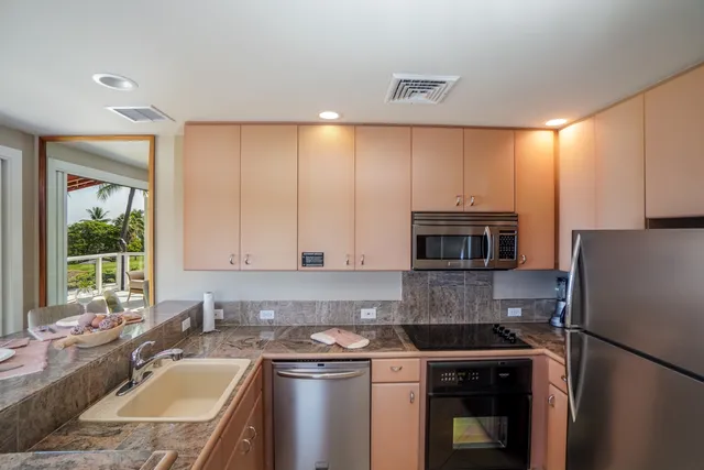 $1,300,000 | 78-6834 Ali‘i Drive, Unit 22B 201 & 202, Kailua-Kona, HI 96740