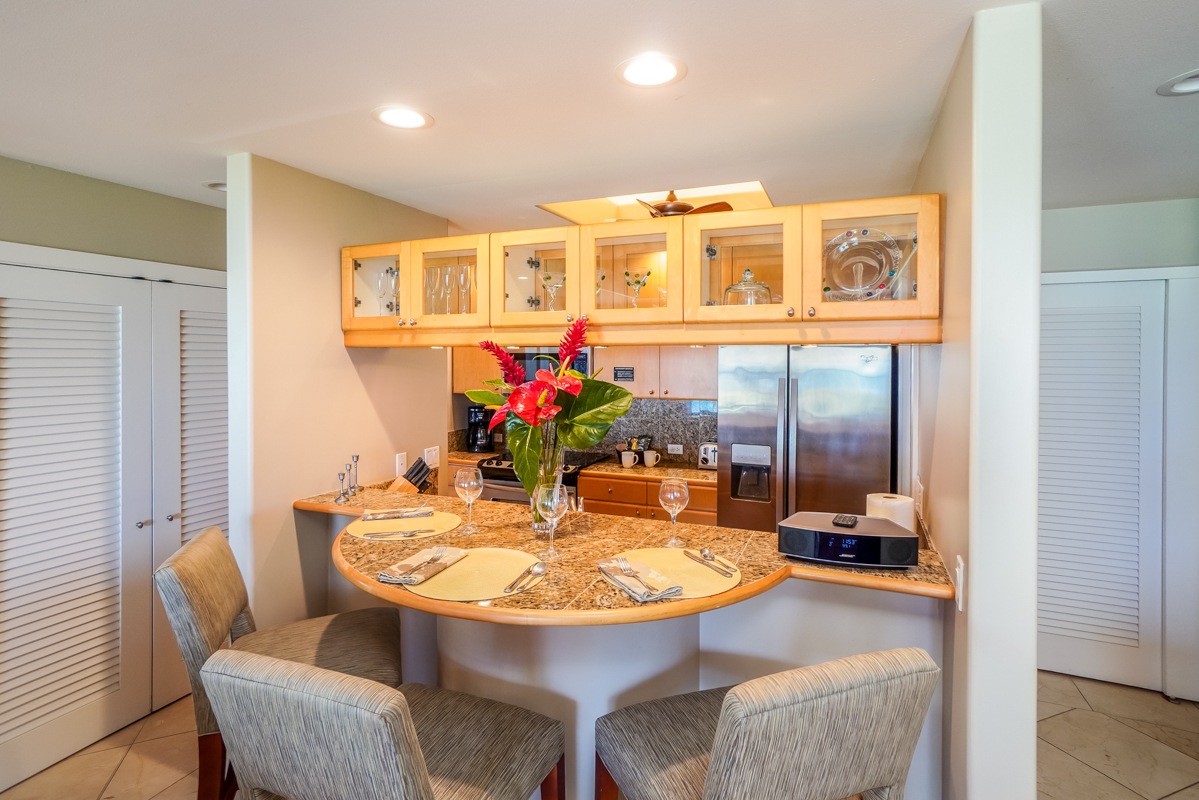 78-6834 Ali‘i Drive, Unit 22B 201 & 202 Kailua-Kona, HI 96740 - Photo 15 of 24 a view of a dining room with furniture