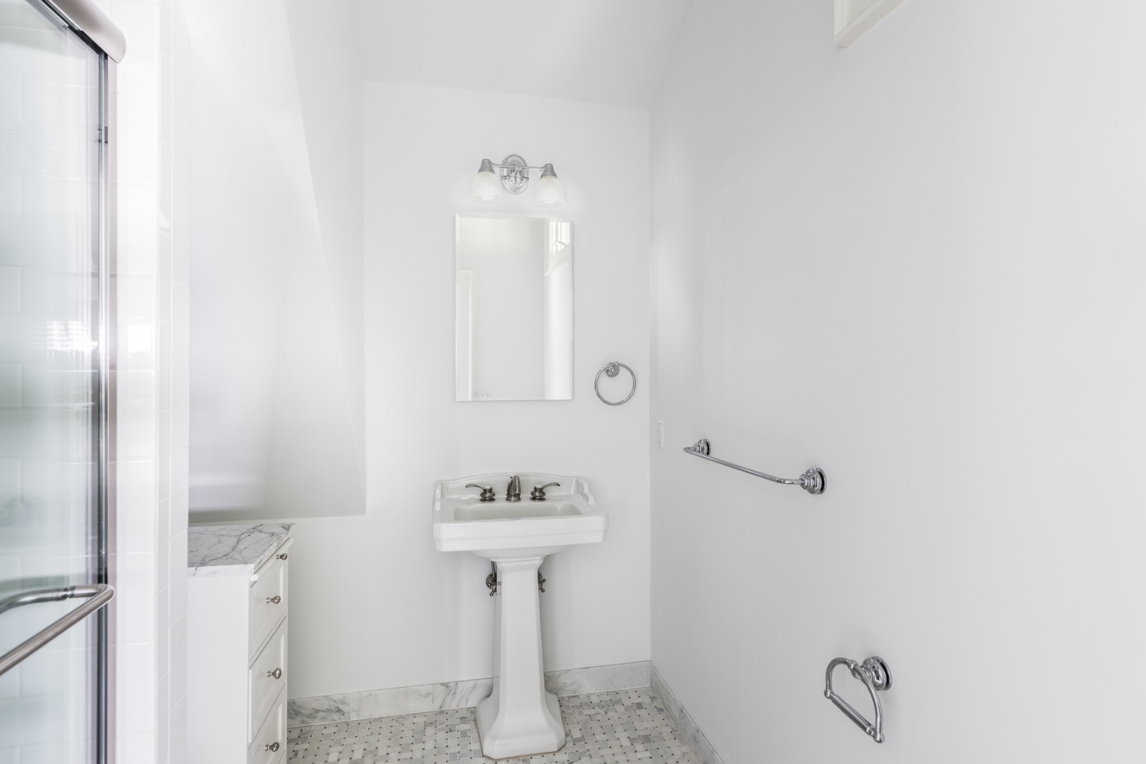 160 Ferry Road Sag Harbor, NY 11963 - Photo 22 of 25 a bathroom with a sink and mirror