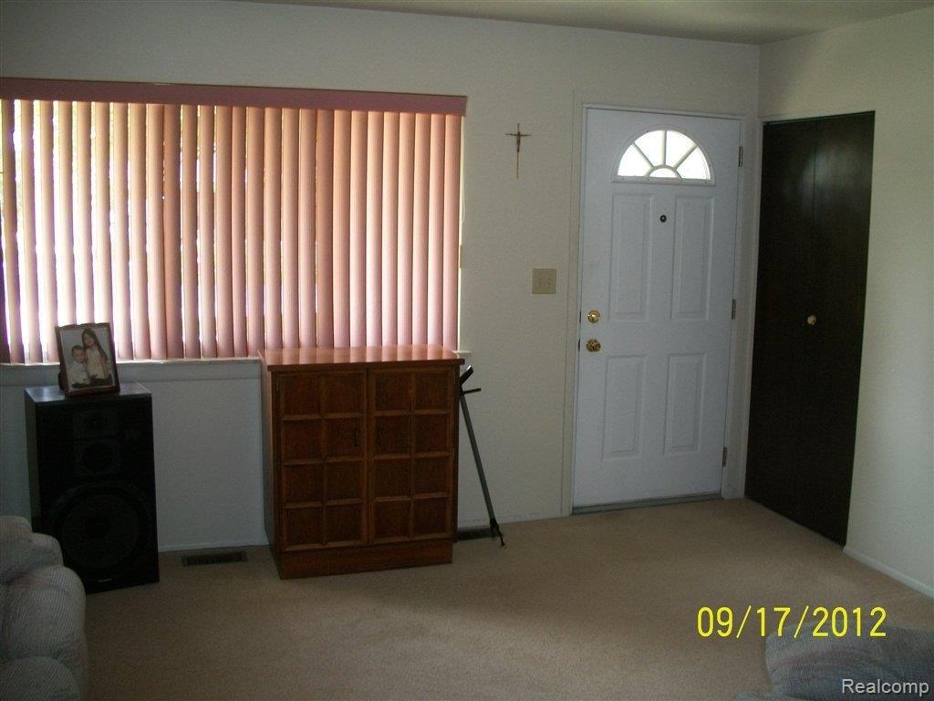 40748 Pickett Ridge Road Sterling Heights, MI 48313 - Photo 6 of 14 100_9522.JPG