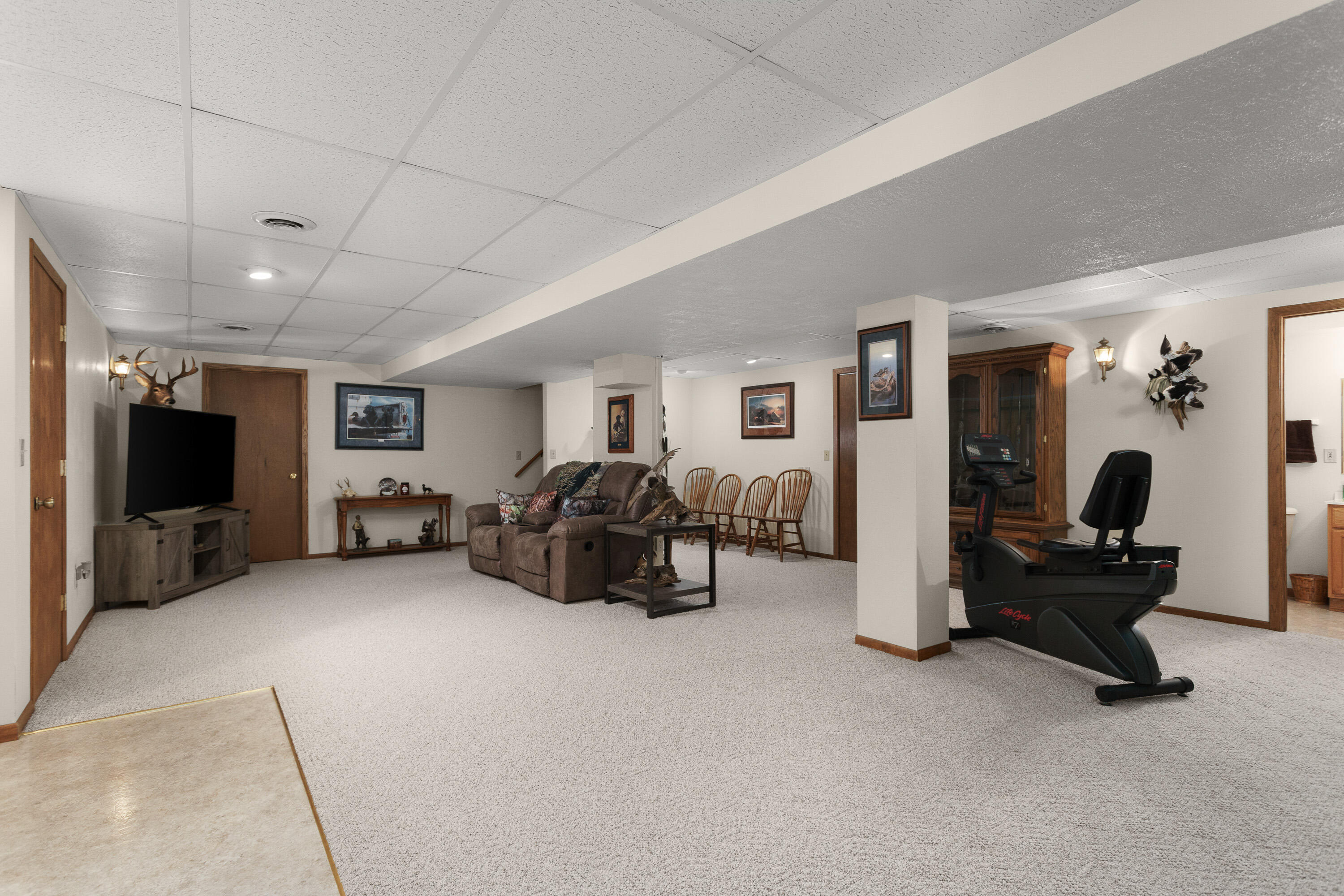 706 Woodbridge Trail Watertown, WI 53094 - Photo 27 of 38 Spacious family room