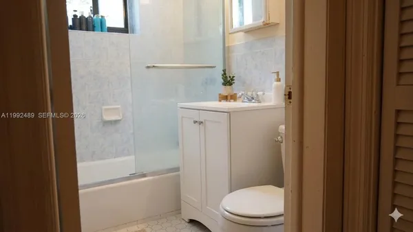 $2,250 | 3240 Mary Street, Unit S206, Miami, FL 33133